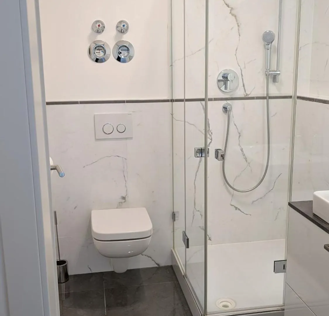Doublebedroom With Bath Doppelzimmer Mit Bad ميونيخ